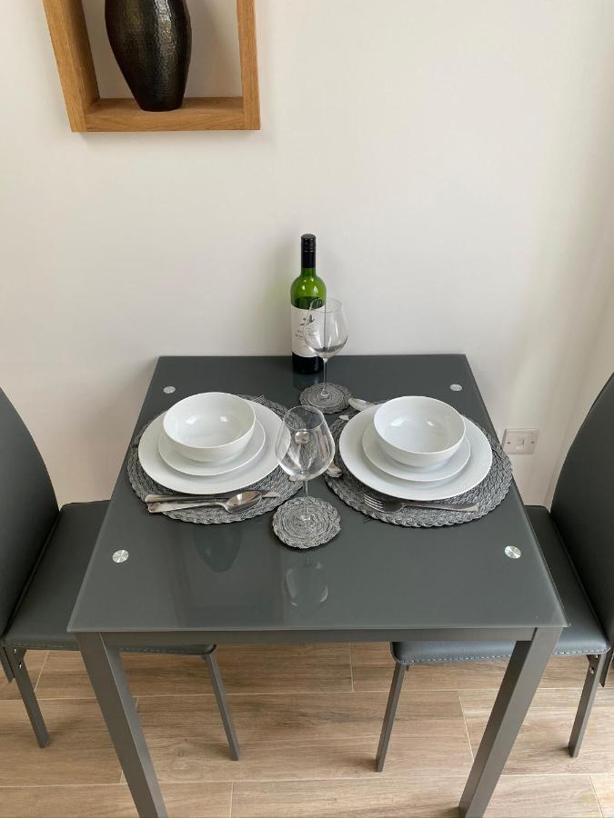 Lovely And Modern Studio Apartment. Borehamwood Exterior foto