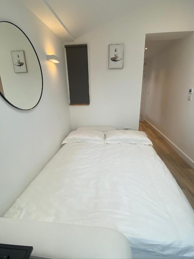 Lovely And Modern Studio Apartment. Borehamwood Exterior foto