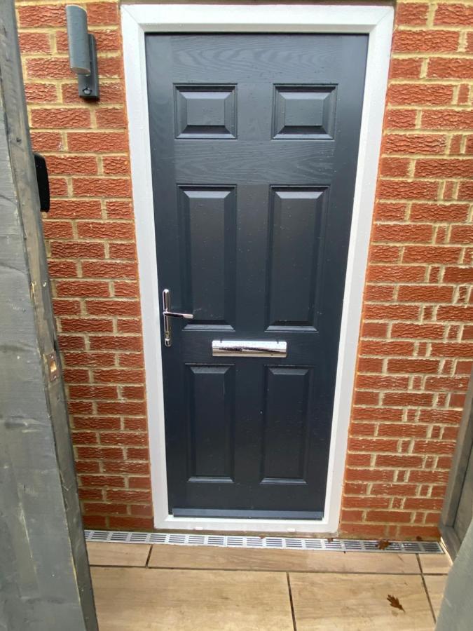 Lovely And Modern Studio Apartment. Borehamwood Exterior foto